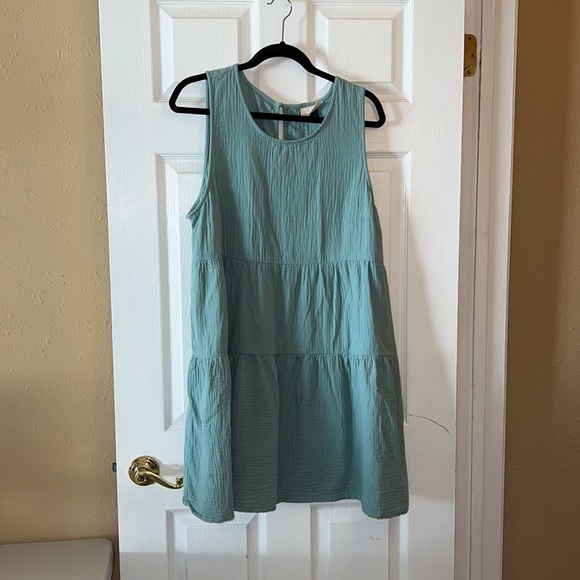 Universal Thread tiered dress with pockets - Picture 2 of 7